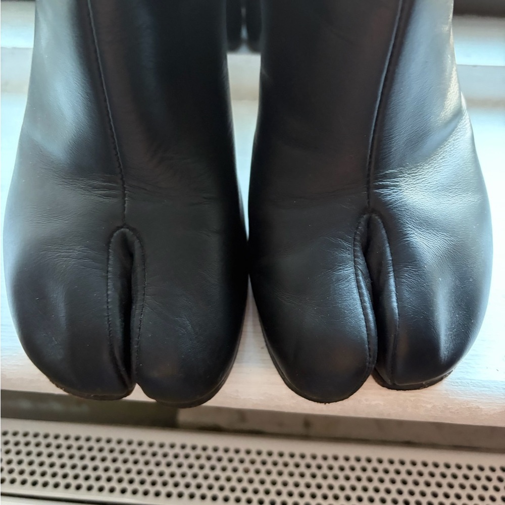 Maison Margiela Tabi Ankle Boots in Black - Picture 3 of 7